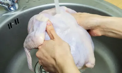 Non mangiare mai questa parte del pollo: è la più tossica